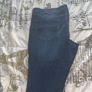 Size 18 jegging crops with criss cross bottoms